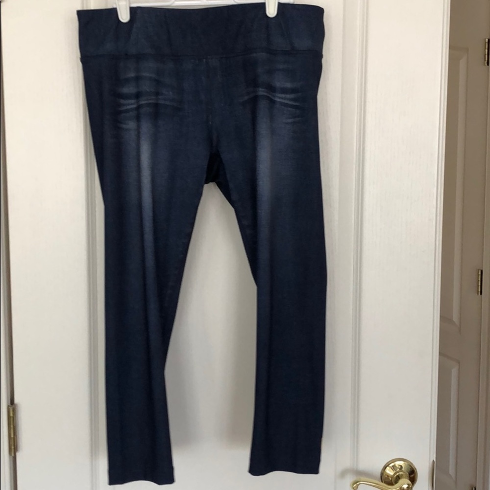 Lucy Indigo Capri Leggings